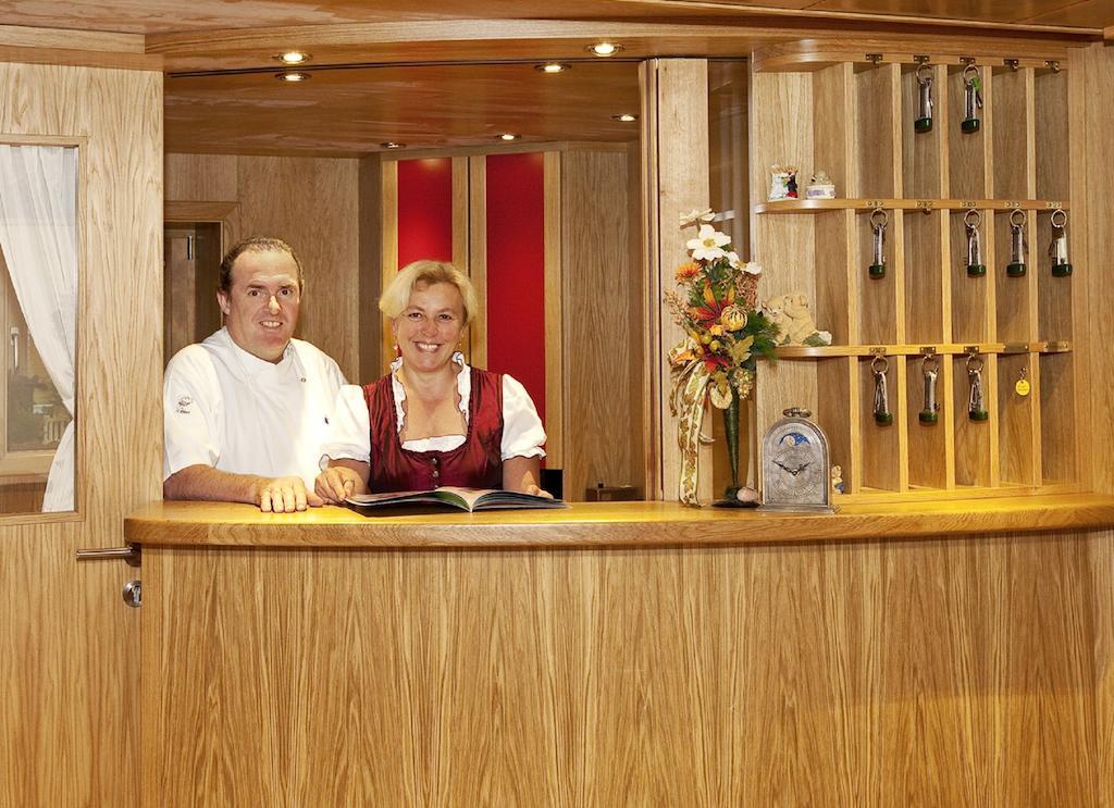Hotel Restaurant Frühlingsgarten Fussen Bagian luar foto